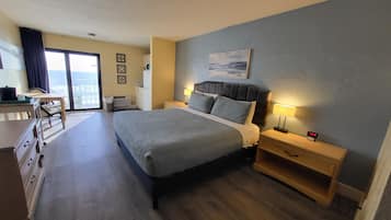 Habitación estándar, 1 cama King size, cocineta, frente al océano | Caja de seguridad en la habitación y decoración personalizada