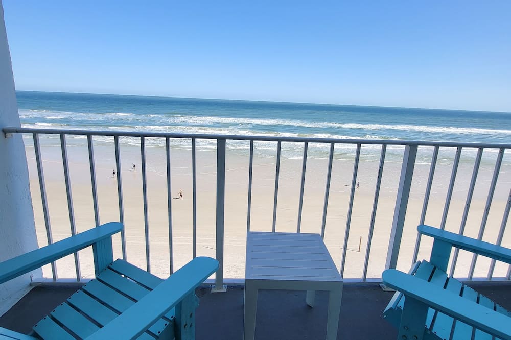 Beachside Hotel