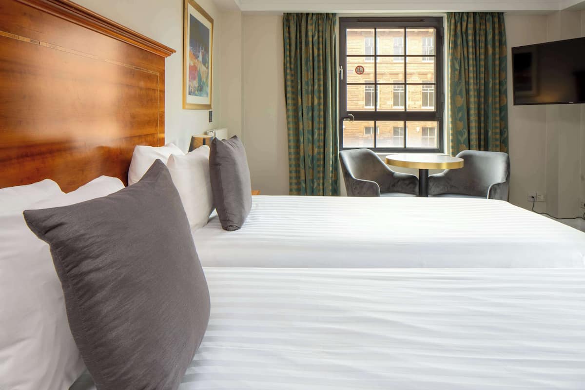 Standard Room, 2 Single Beds, Non Smoking | Desk, laptop workspace, blackout curtains, soundproofing