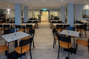 每日供應吃到飽早餐 (每人 GBP16.00)