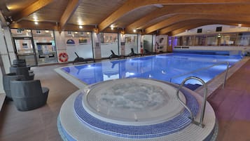 Hồ bơi trong nhà