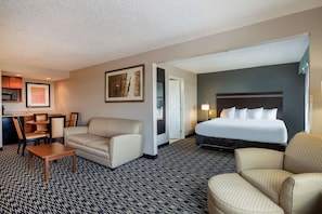 Executive Suite, 1 King Bed | Down comforters, in-room safe, desk, laptop workspace