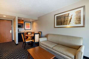 Executive Suite, 1 King Bed | Down duvets, in-room safe, desk, laptop workspace