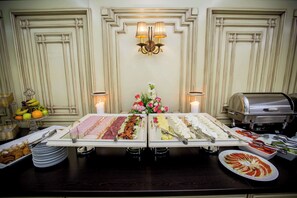Free daily full breakfast  - Best Western Central Hotel (Arad)