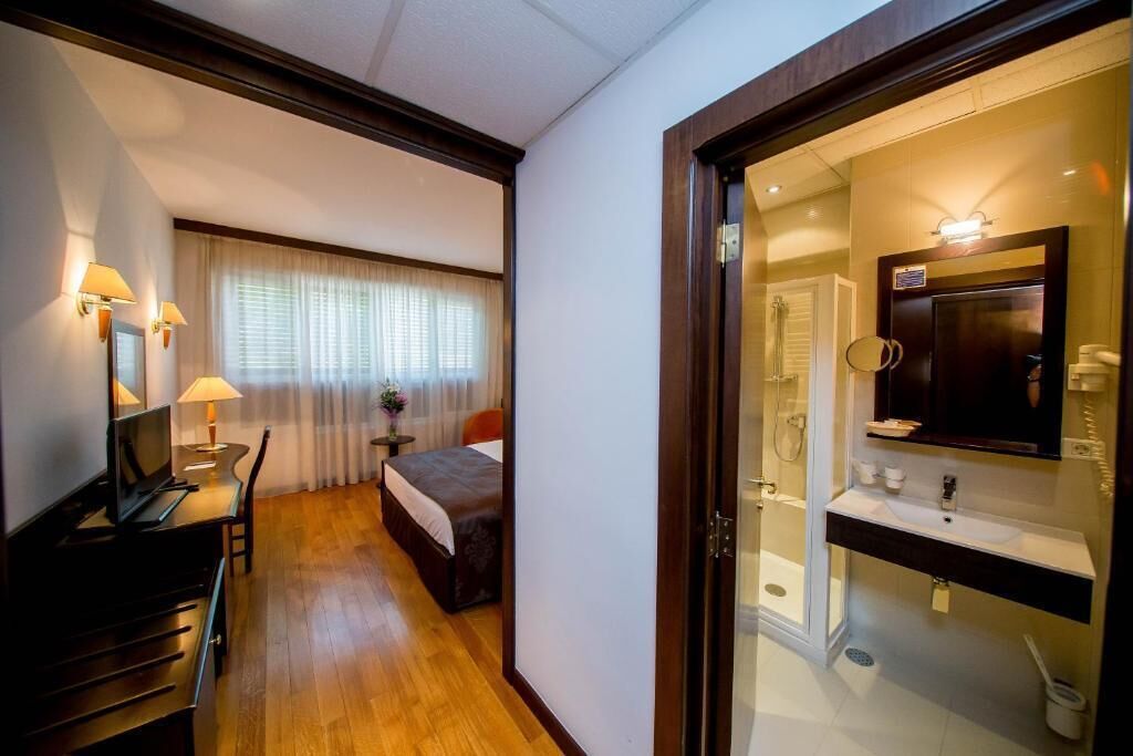 minibar, in-room safe, soundproofing, free wifi