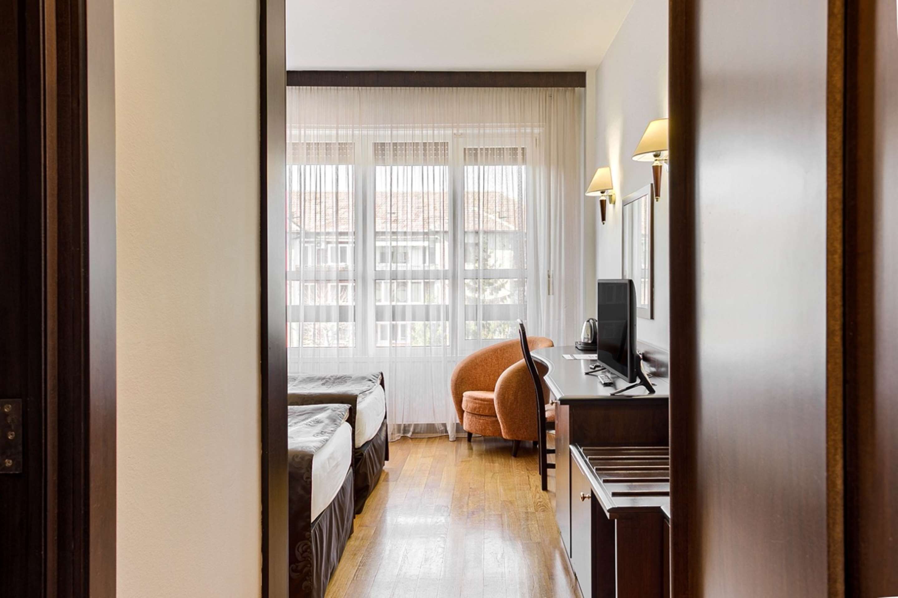 standard room, 2 single beds, non smoking | minibar, in-room safe, soundproofing, free wifi