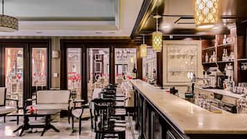 Bar (trong khuôn viên)