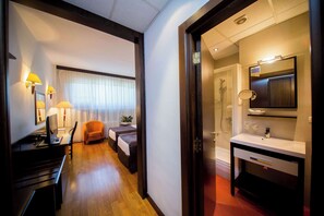 Standard Room, 2 Twin Beds, Non Smoking | Minibar, in-room safe, soundproofing, free WiFi