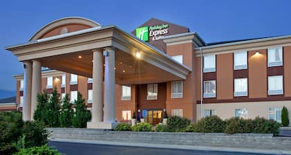 Holiday Inn Express & Suites Lawrence by IHG
