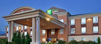 Holiday Inn Express & Suites Lawrence by IHG