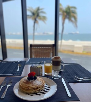 Daily full breakfast for a fee - DoubleTree by Hilton Hotel Veracruz (Veracruz)