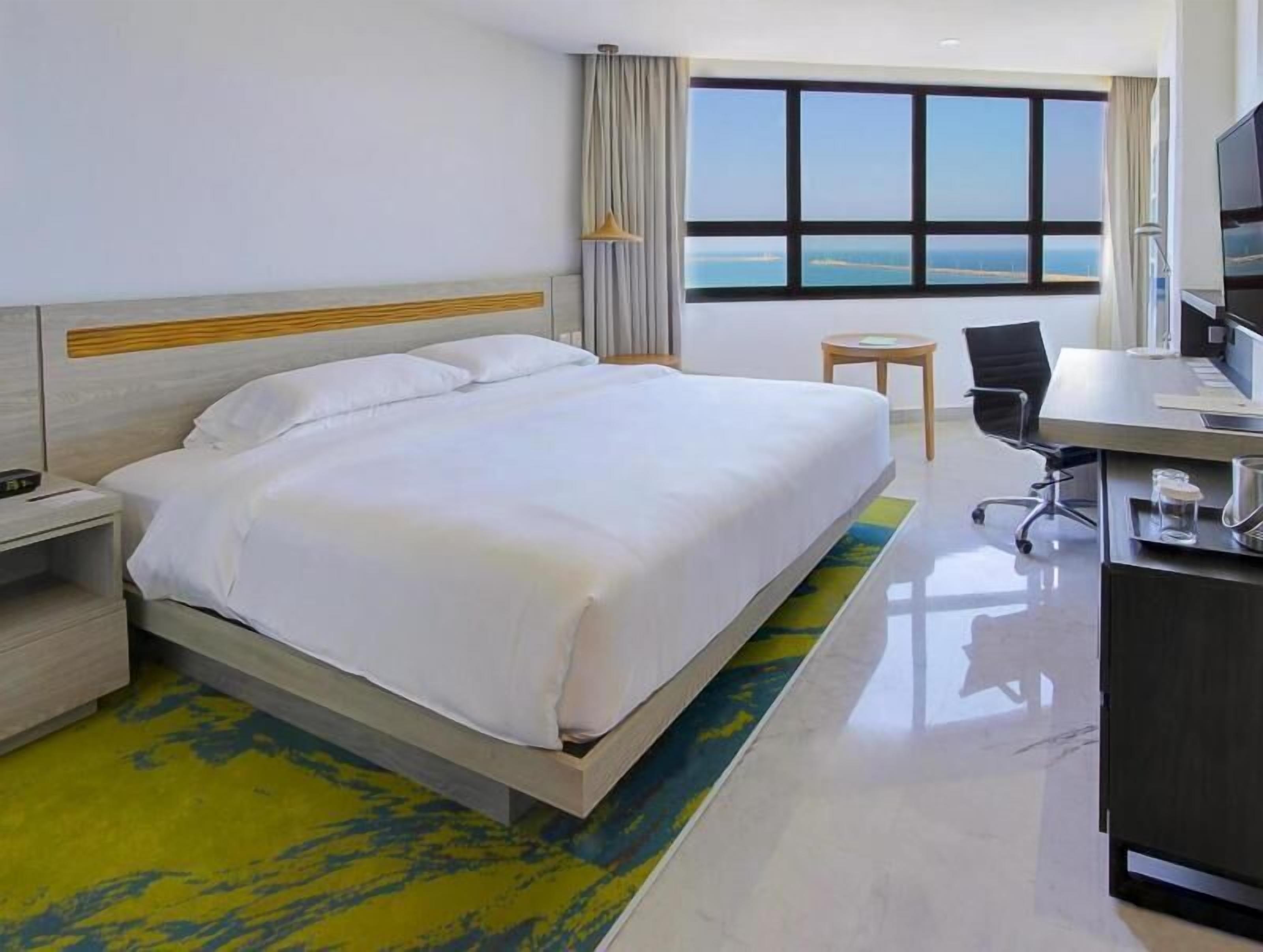 Literie de qualité, couette en duvet, lit avec matelas à plateau-coussin