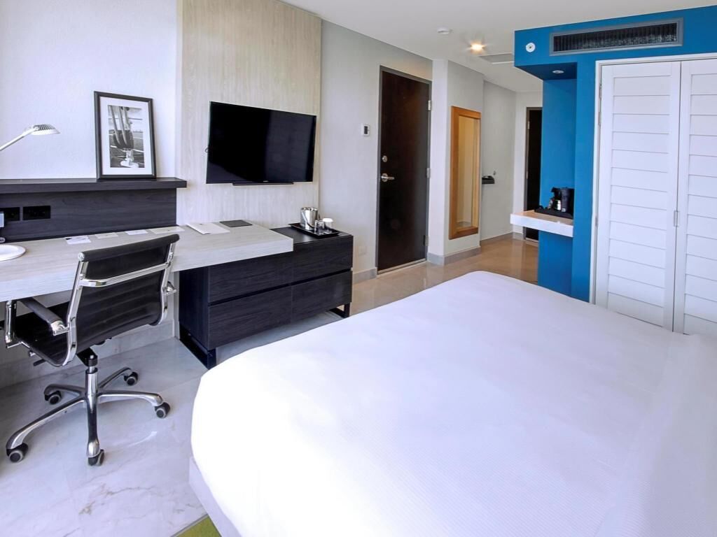 Literie de qualité, couette en duvet, lit avec matelas à plateau-coussin