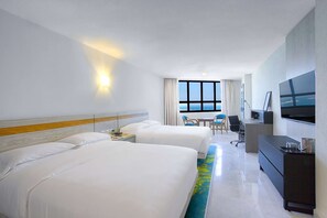 Premium bedding, down duvets, pillow-top beds, in-room safe - DoubleTree by Hilton Hotel Veracruz (Veracruz)