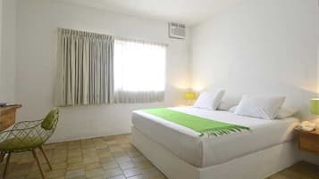 Laptop workspace, blackout curtains, iron/ironing board, free WiFi