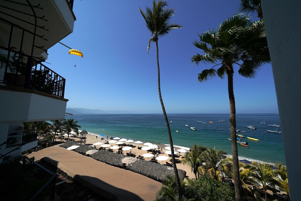 Emperador Vallarta Beachfront Hotel & Suites by null
