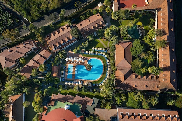 Outdoor pool, pool umbrellas, pool loungers
