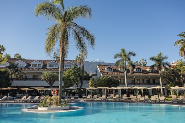 Outdoor pool, pool umbrellas, pool loungers