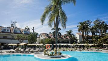 Outdoor pool, pool umbrellas, sun loungers