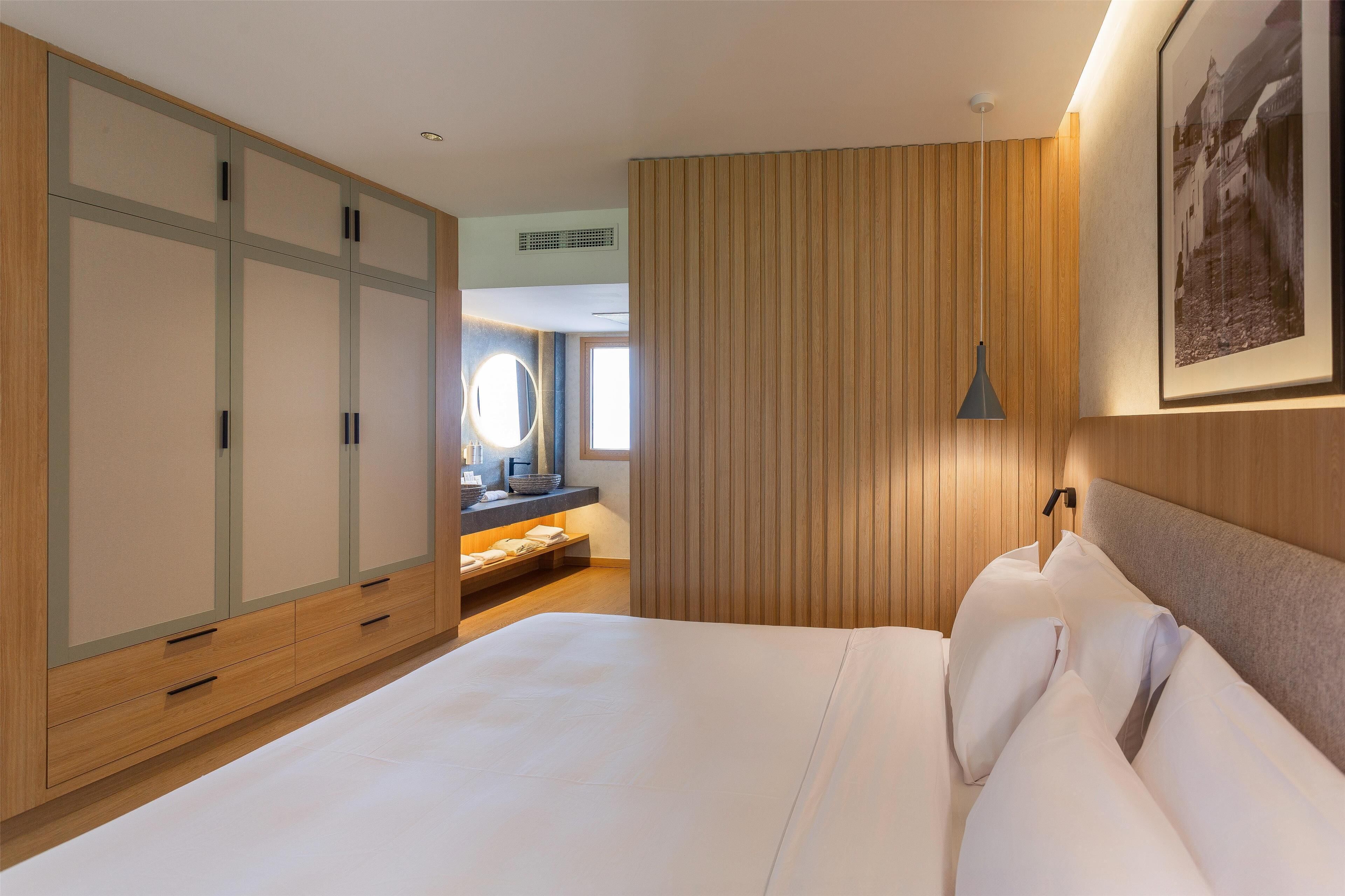 Minibar, in-room safe, desk, blackout drapes