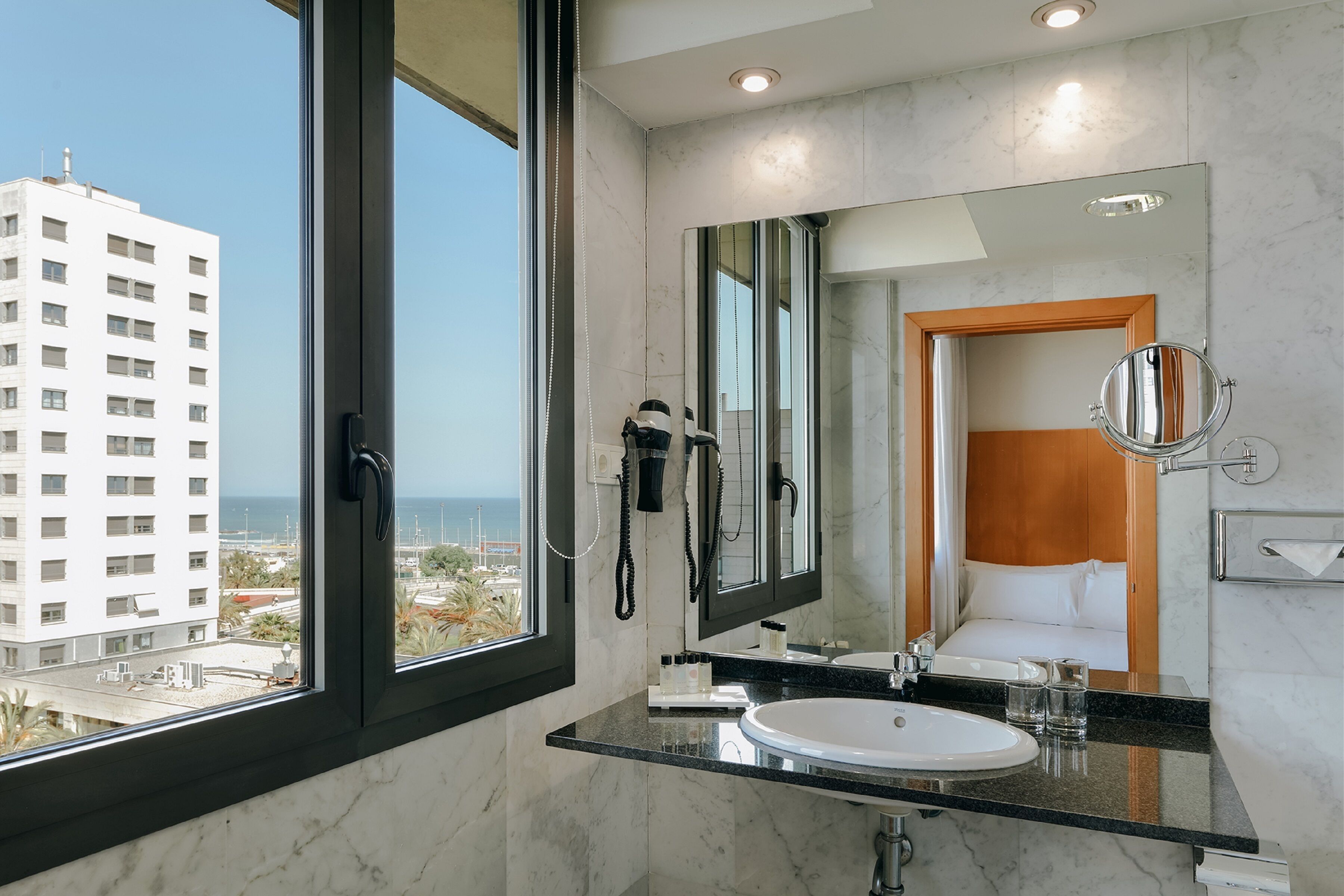 basic double room | bathroom | free toiletries, hair dryer, bidet, towels