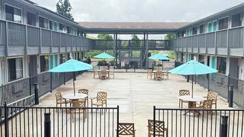 Näkymä sisäpihalle