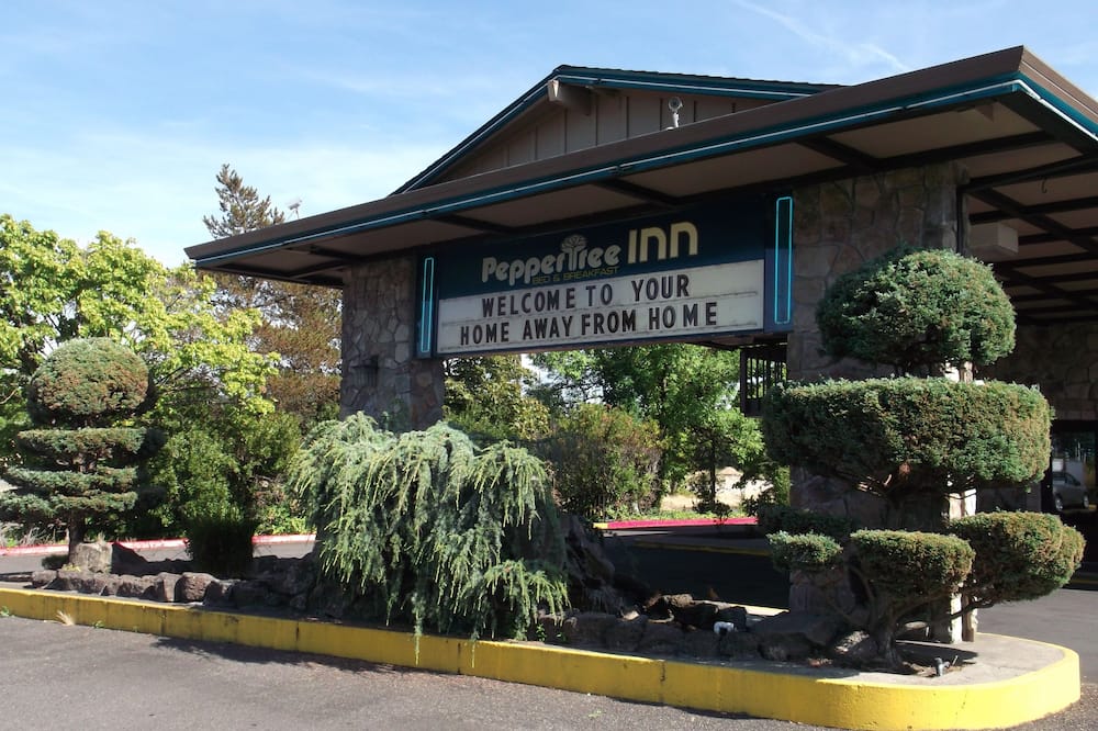 PepperTree Inn
