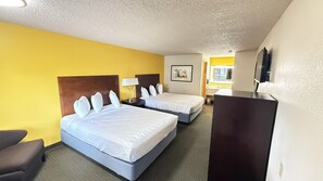 Premium bedding, in-room safe, laptop workspace, blackout drapes - PepperTree Inn (Beaverton)