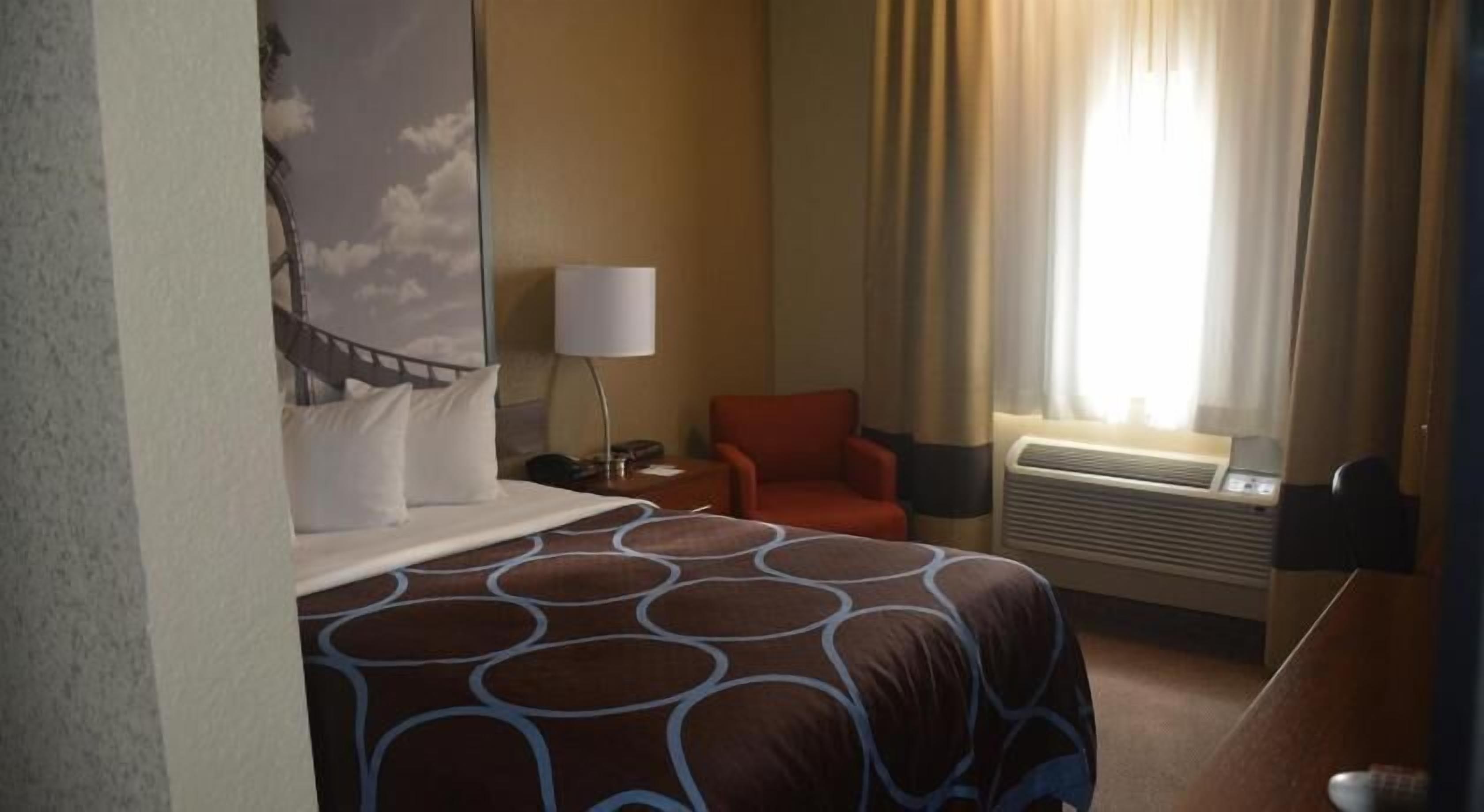 1 chambre, bureau, rideaux occultants, fer et planche à repasser