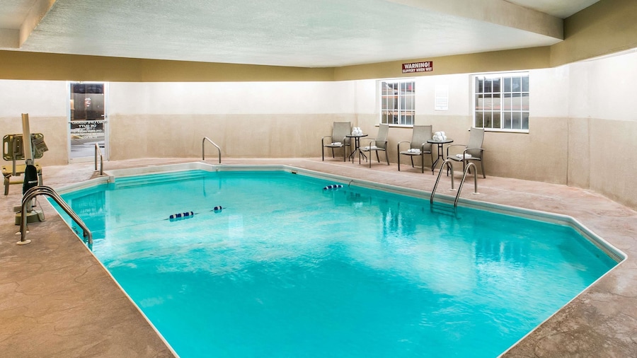 Super 8 by Wyndham Altoona