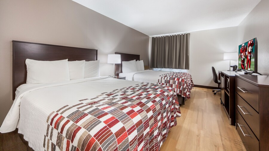 Red Roof Inn & Suites Omaha - Council Bluffs