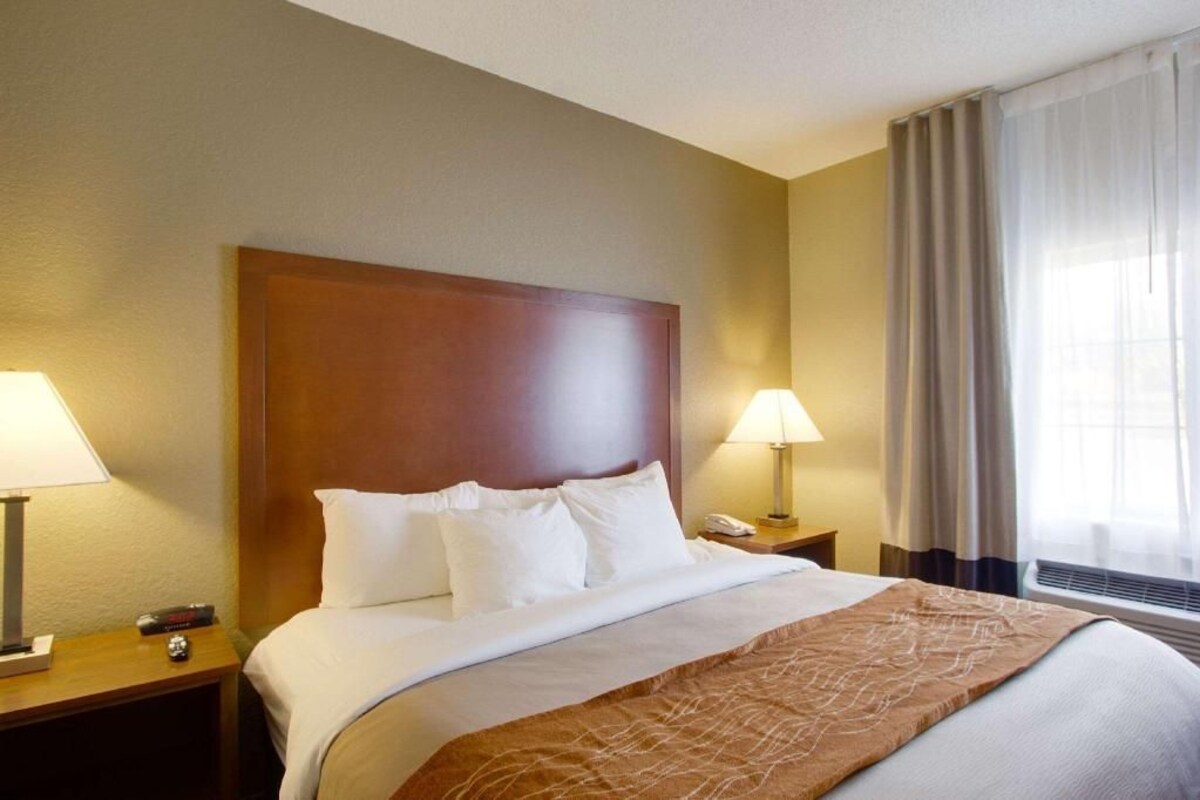 Pillowtop beds, desk, blackout drapes, iron/ironing board