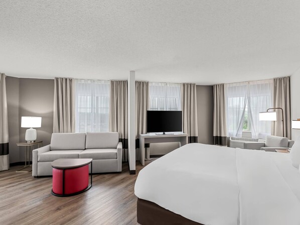 Suite, 1 King Bed with Sofa bed, Non Smoking