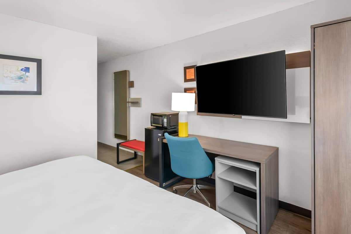 Standard Room, 1 King Bed, Non Smoking