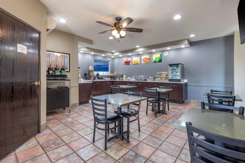 Quality Inn & Suites Lincoln North