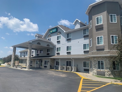 Quality Inn & Suites Lincoln North