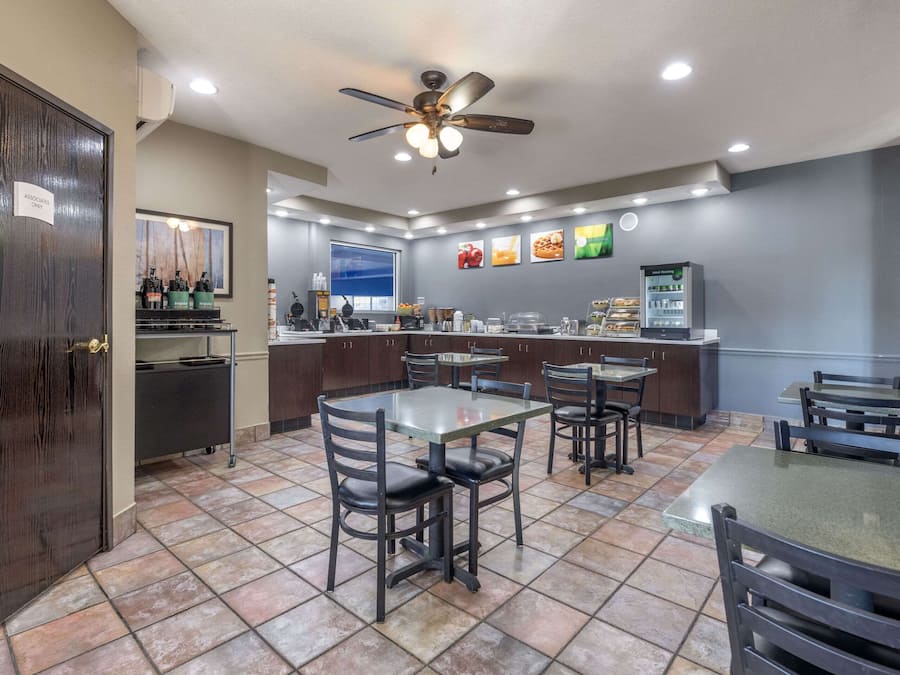 Free daily continental breakfast