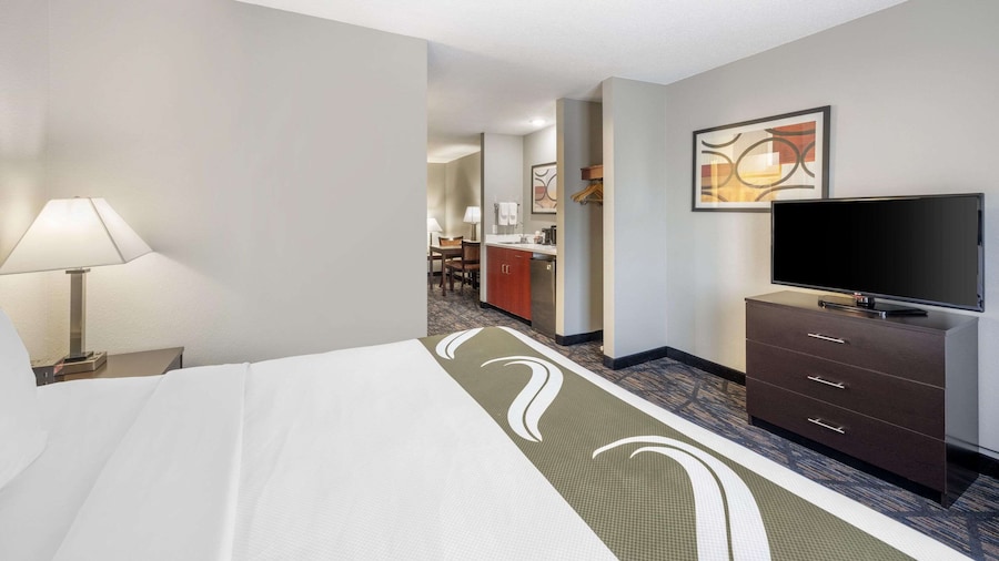 Quality Inn & Suites Lincoln North