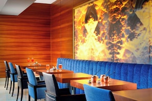 Breakfast, lunch, dinner served; Italian cuisine
