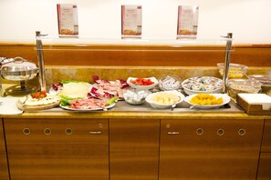 Free daily buffet breakfast  - Four Points by Sheraton Siena (Siena)