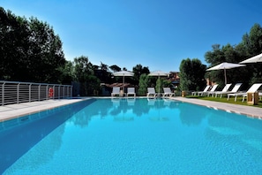 Seasonal outdoor pool - Four Points by Sheraton Siena (Siena)