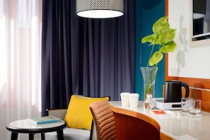 Premium bedding, in-room safe, desk, laptop workspace