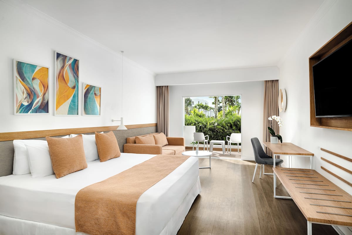 Deluxe Tropical View King | 1 habitación, edredón y artículos del minibar gratis