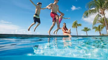 3 outdoor pools, pool umbrellas, pool loungers