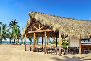12 restaurants servant le petit déjeuner, spécialités Cuisine mexicaine