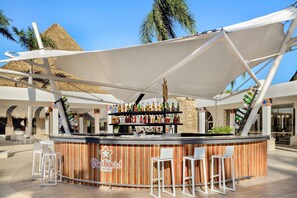 10 bars/lounges, 3 swim-up bars, 2 beach bars, poolside bar