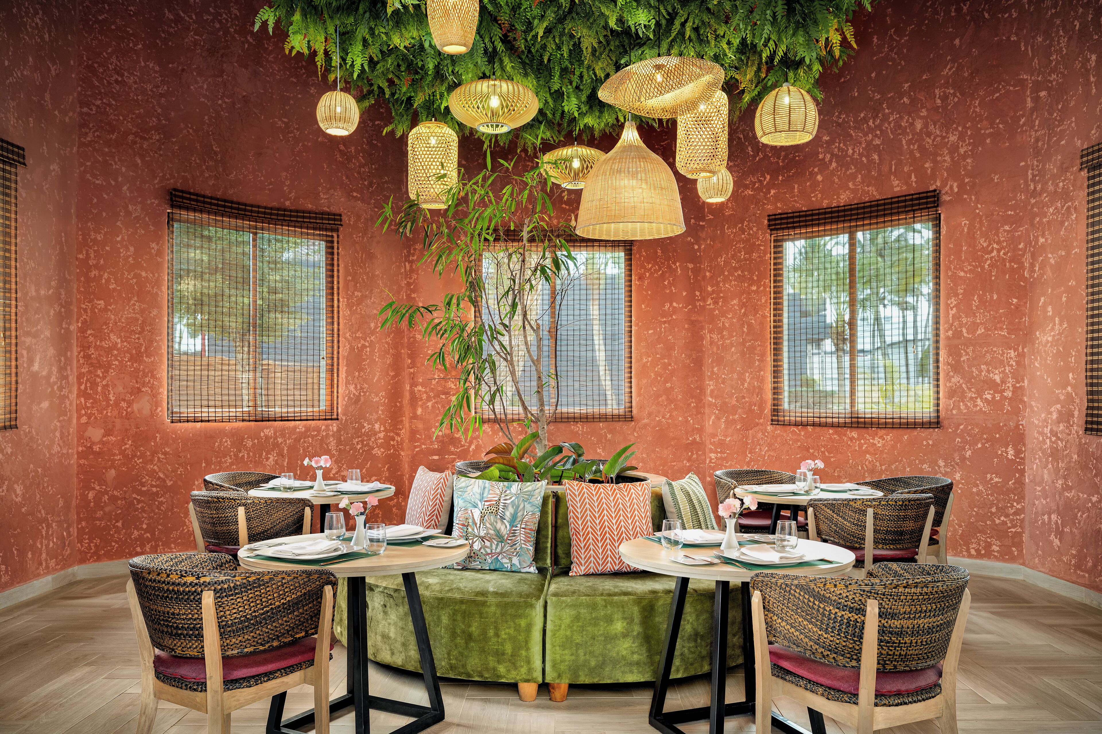 12 Restaurants; Frühstück, Mittagessen und Abendessen werden serviert