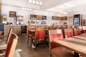 Free daily full breakfast  - Comfort Inn and Suites St Jerome (St. Jerome)