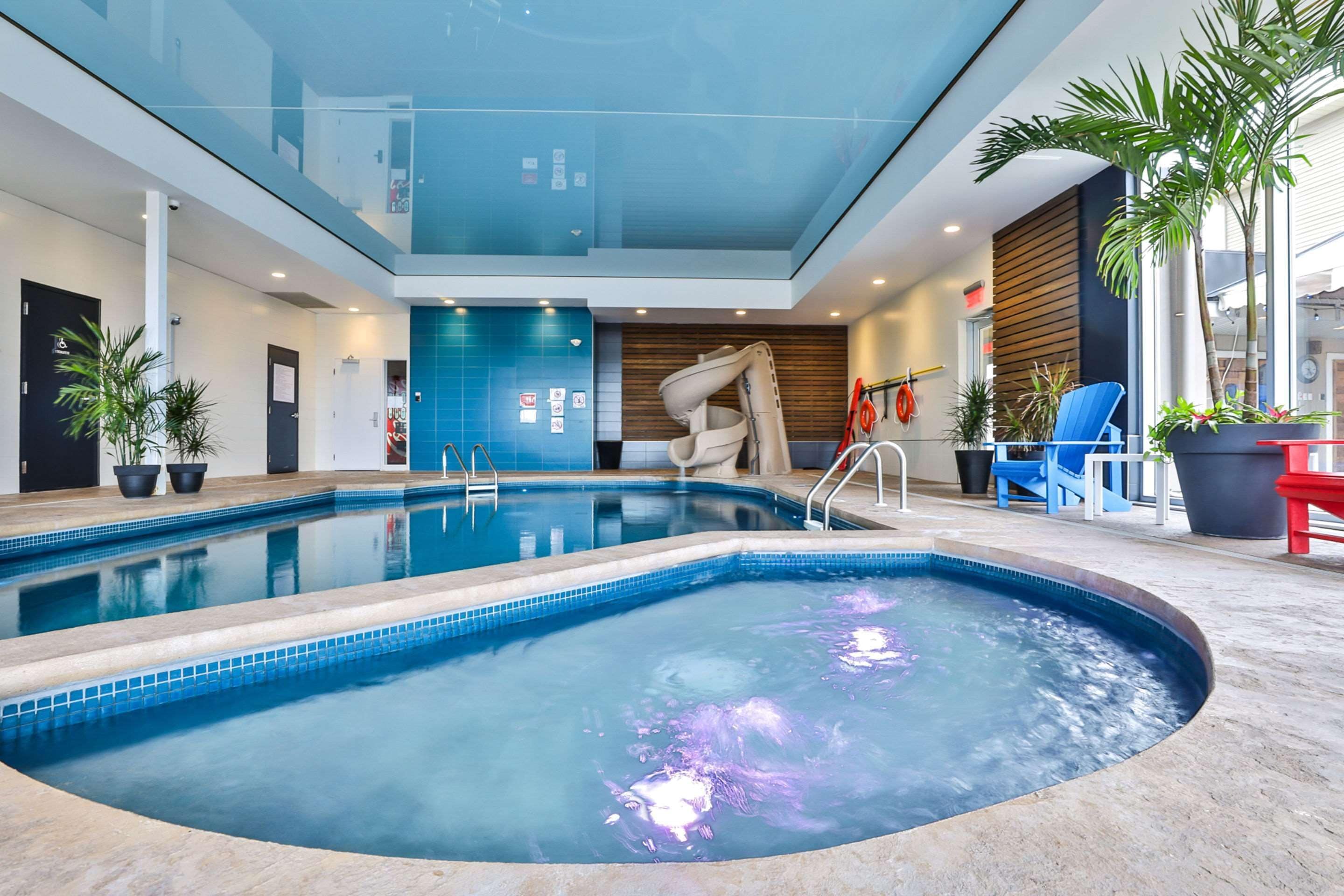 indoor pool, pool loungers