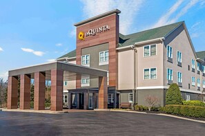Exterior - La Quinta Inn & Suites by Wyndham Lebanon (Lebanon)